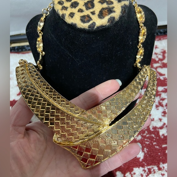 India Inspired Wedding Jewelry. Gold Tone Necklace and Adjustable Ring - Picture 4 of 7